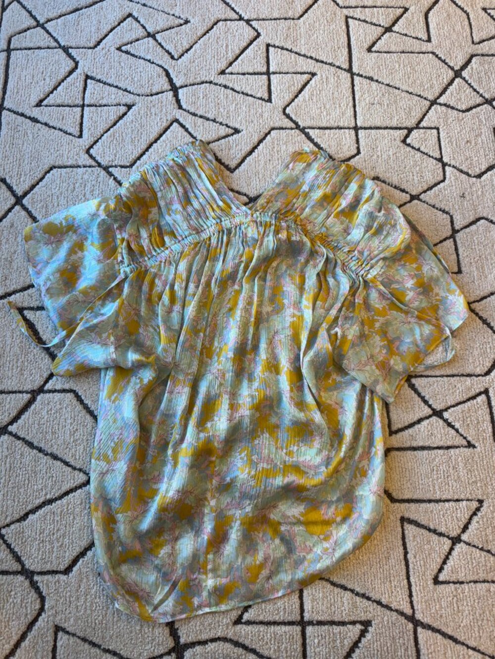 Vince. 100% silk top, size S. - Picture 2 of 3